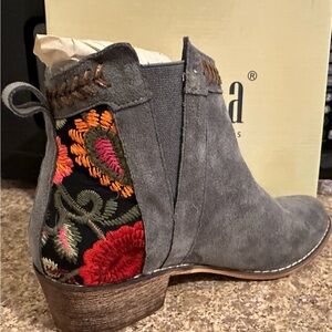 Women's Gray Suede PU Embroidered Ankle Boots